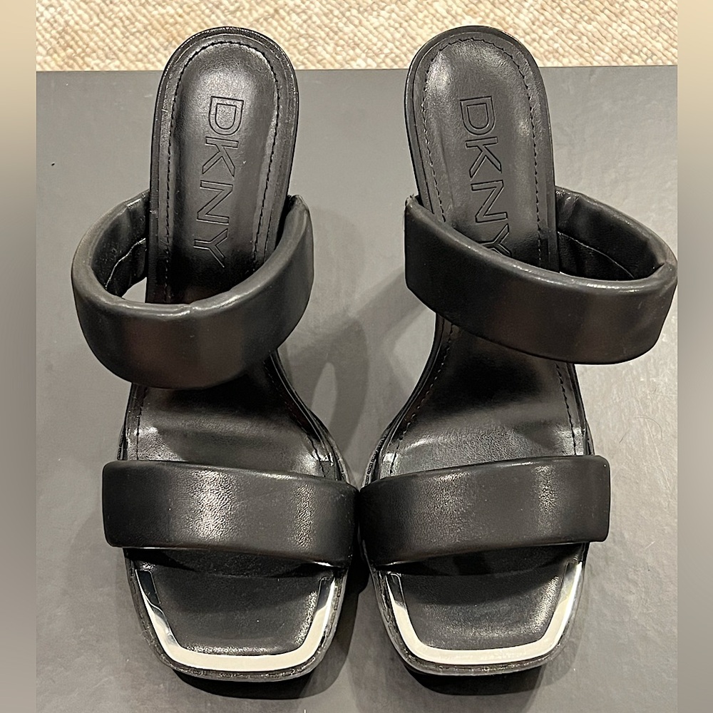 DKNY Ralia Black Puff Strap Metal Detail Square Toe Sandal Platform Heels Size 7